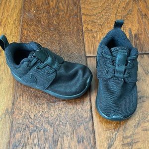 Never worn! Nike baby/toddler black shoes